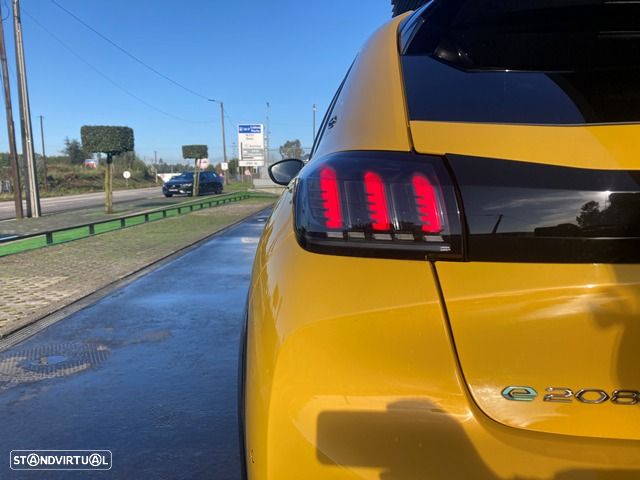 Peugeot e-208 GT+ - 11