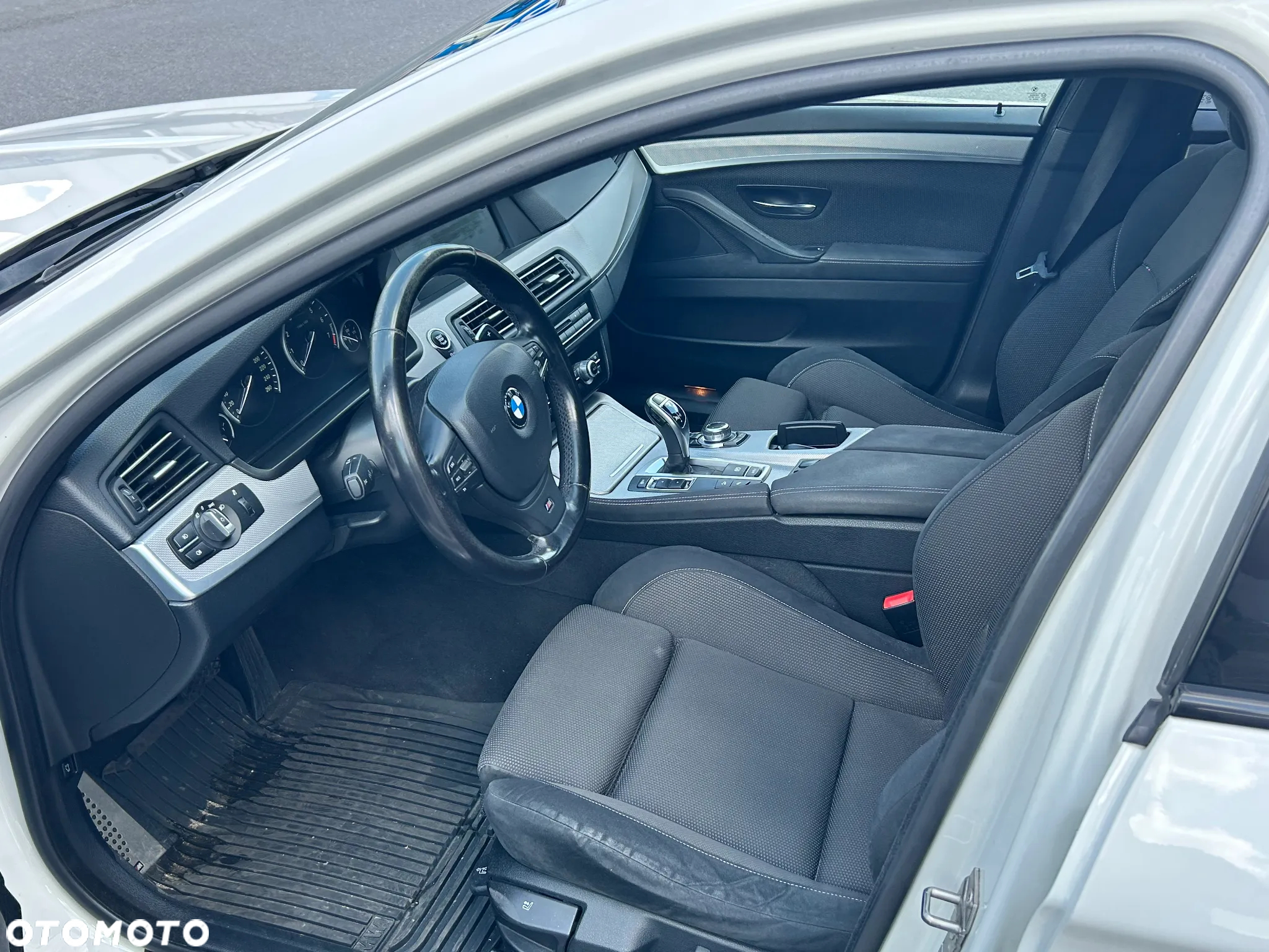 BMW Seria 5 528i xDrive - 12