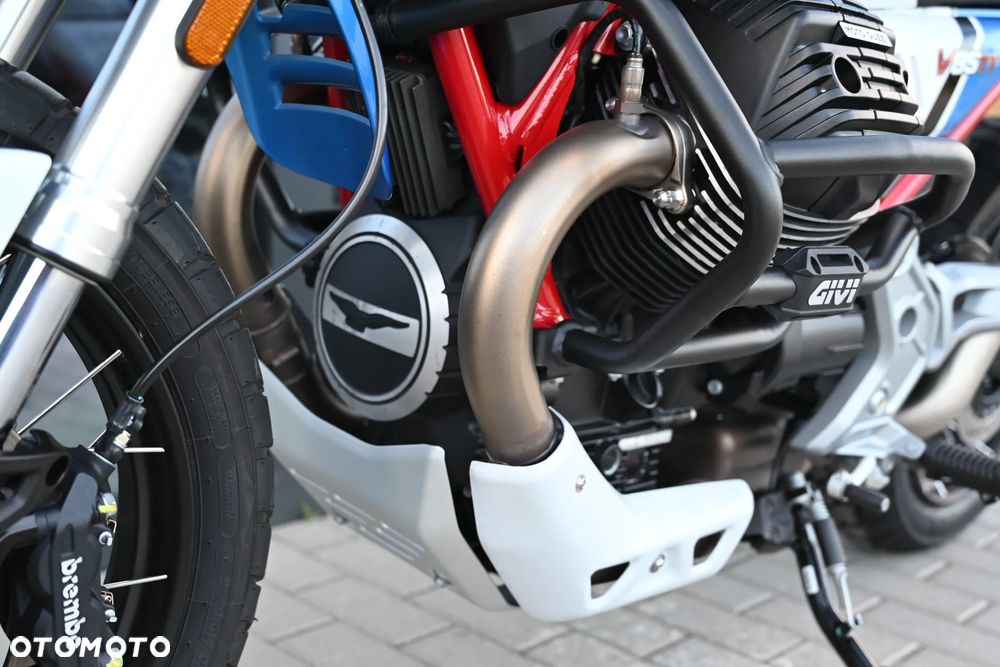 Moto Guzzi V85 - 32