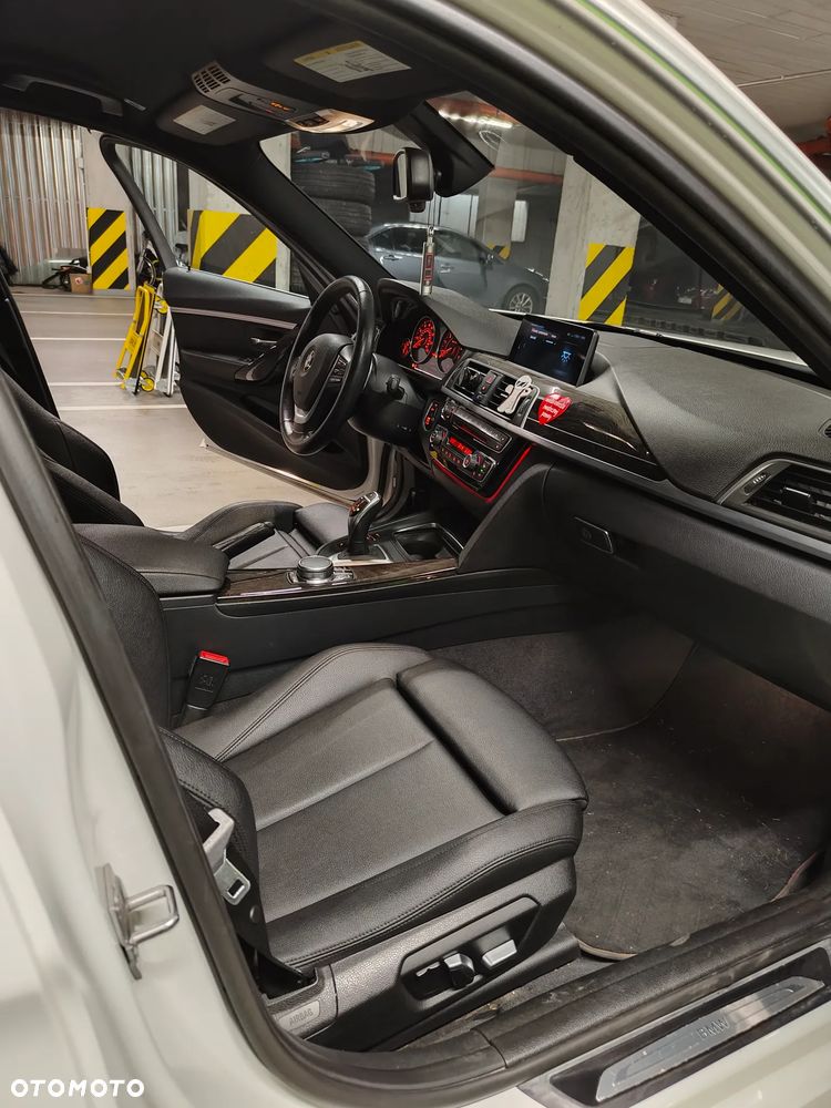 BMW Seria 3 330i Sport Line Sport - 19