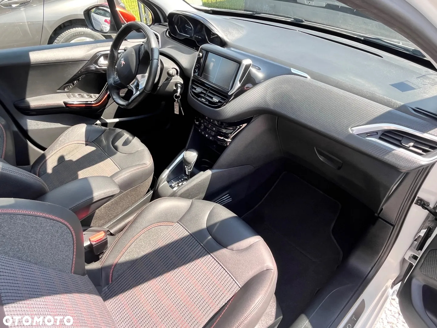 Peugeot 208 1.2 PureTech GPF Allure S&S EAT6 - 12