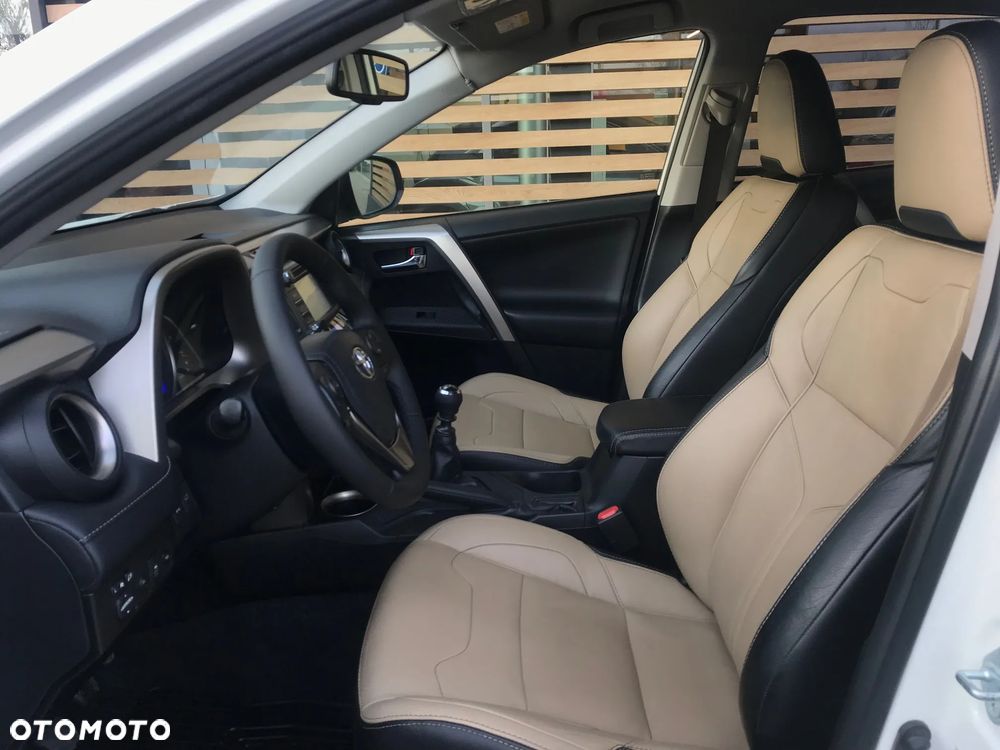 Toyota RAV4 2.0 D-4D Premium - 19