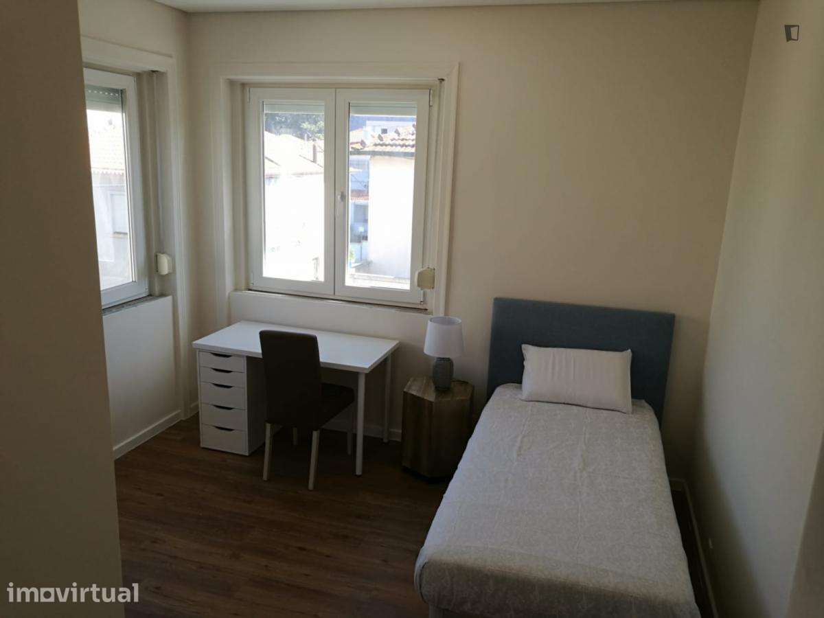 Quarto - localizado em Paranhos Porto - Grande imagem: 5/13