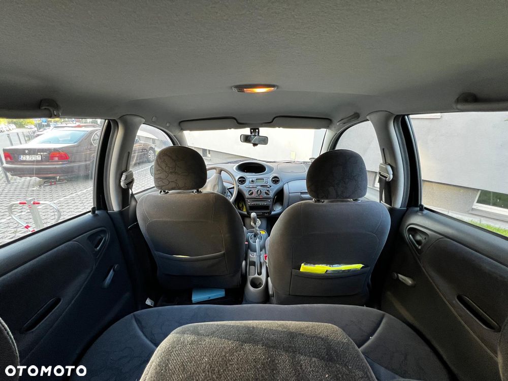Toyota Yaris - 12