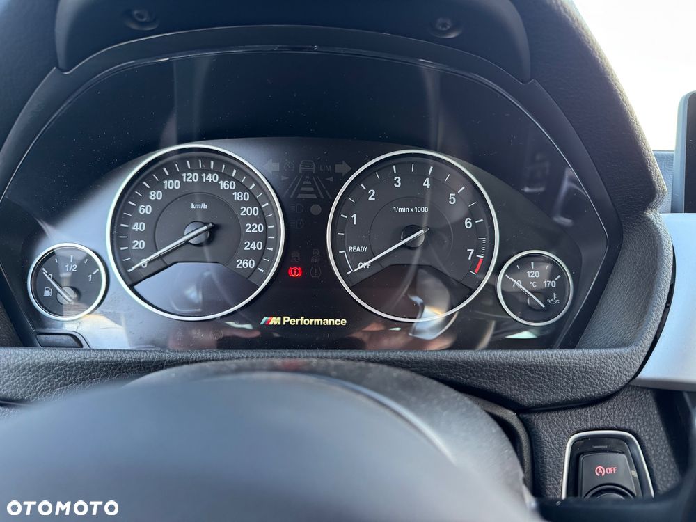 BMW Seria 3 320i - 26