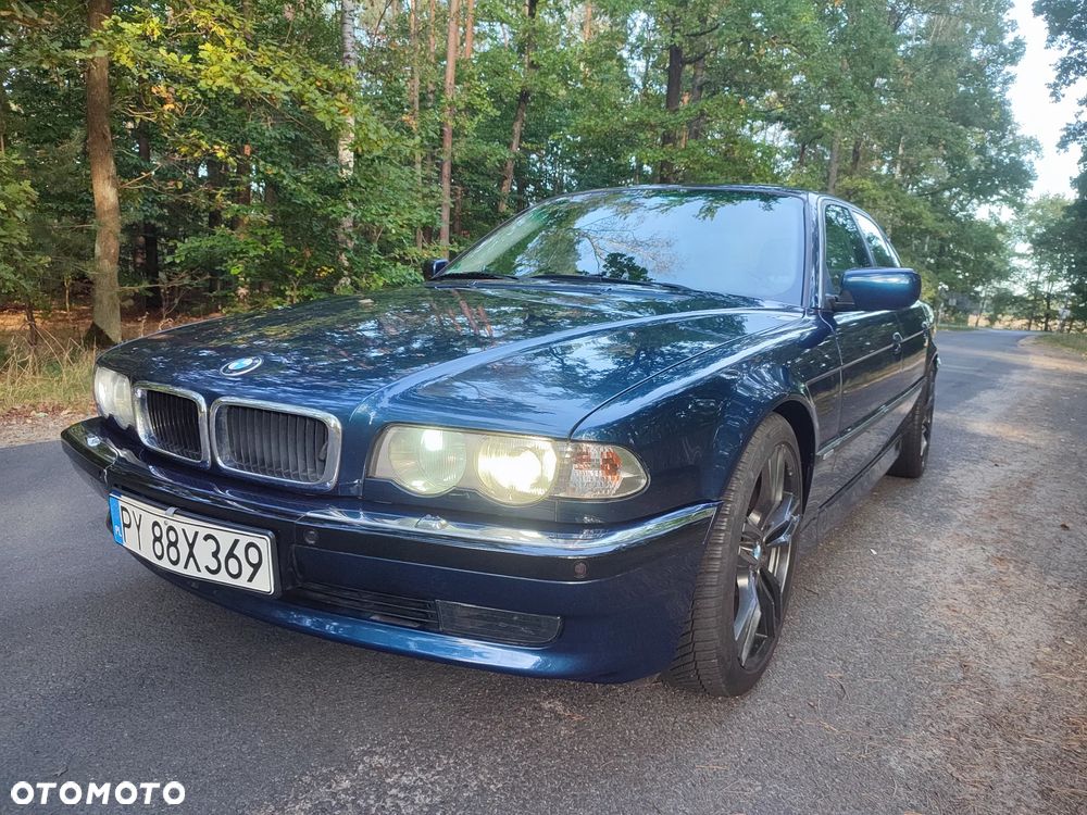 BMW Seria 7 735i - 1
