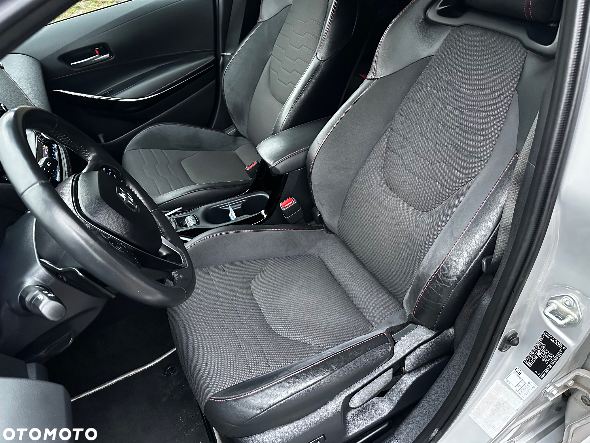 Toyota Corolla 2.0 Hybrid Executive - 25