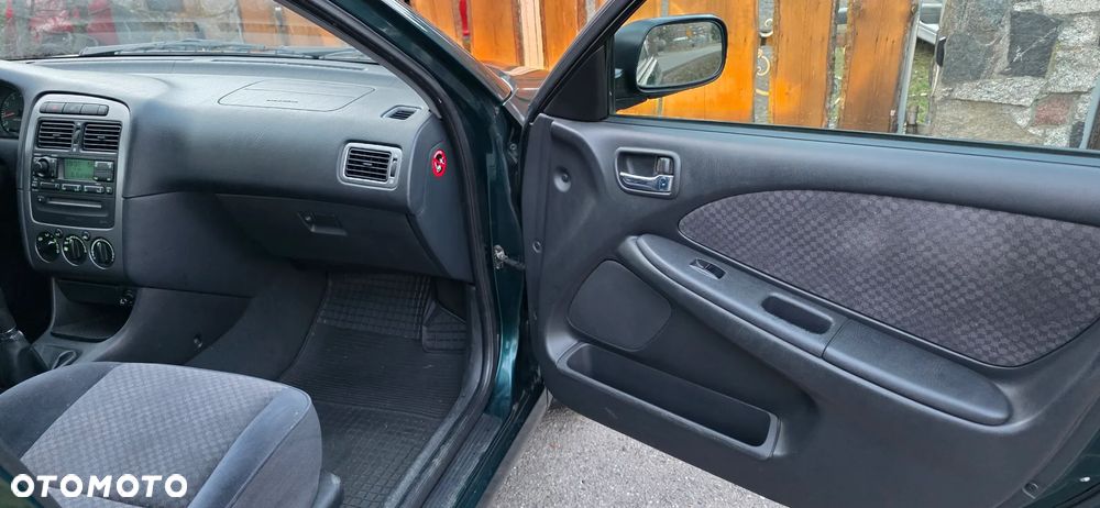 Toyota Avensis 1.6 VVT-i Terra Plus - 32