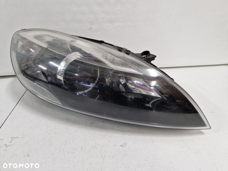 VOLVO V40 II 2 LAMPA REFLEKTOR PRAWY PRZÓD XENON UK 31420010 - 1