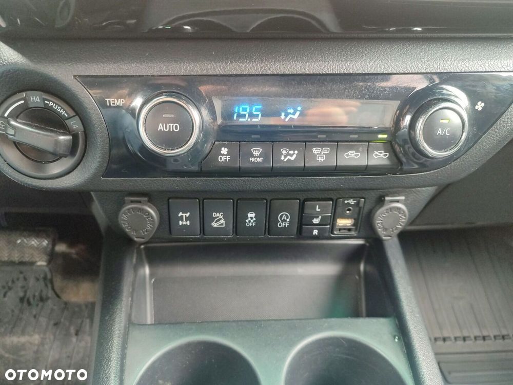 Toyota Hilux 2.4 D-4D Double Cab Dakar 4x4 - 21