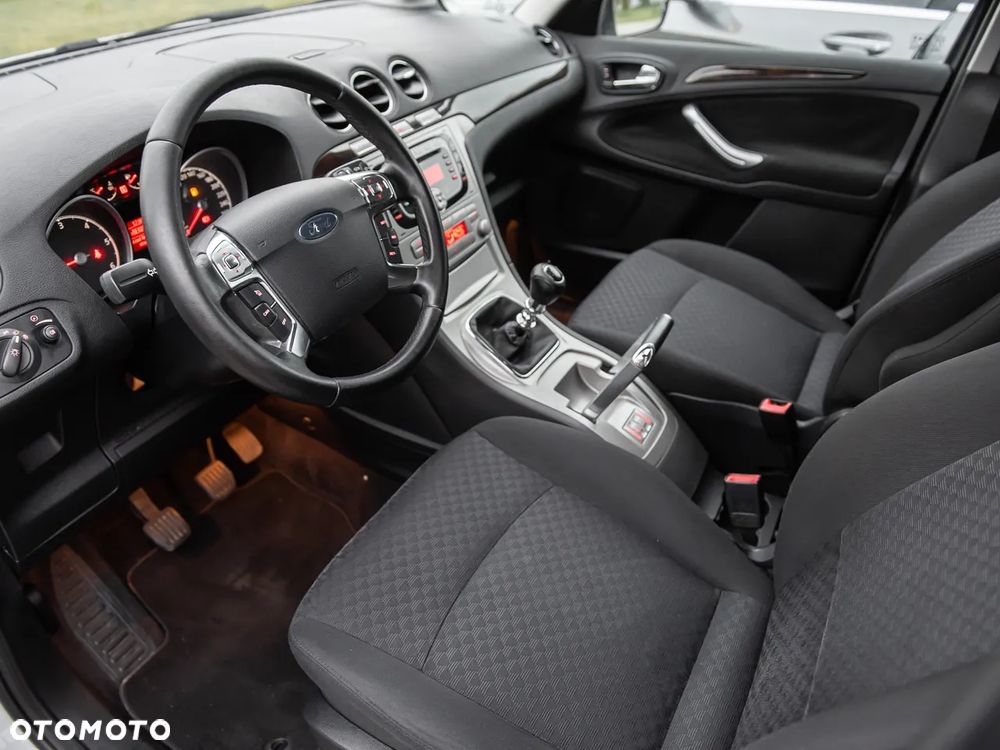 Ford Galaxy - 17