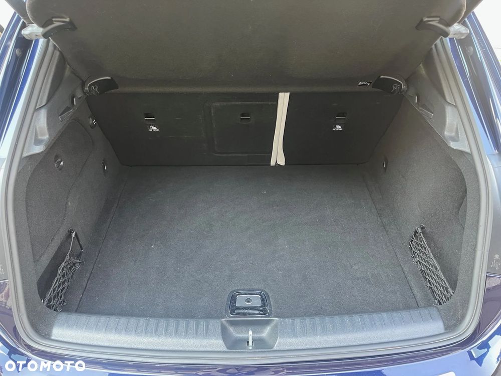 Mercedes-Benz GLA 200 7G-DCT - 22