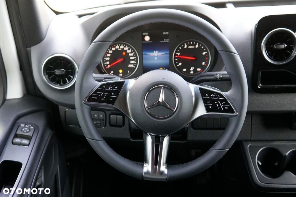 Mercedes-Benz Sprinter - 12