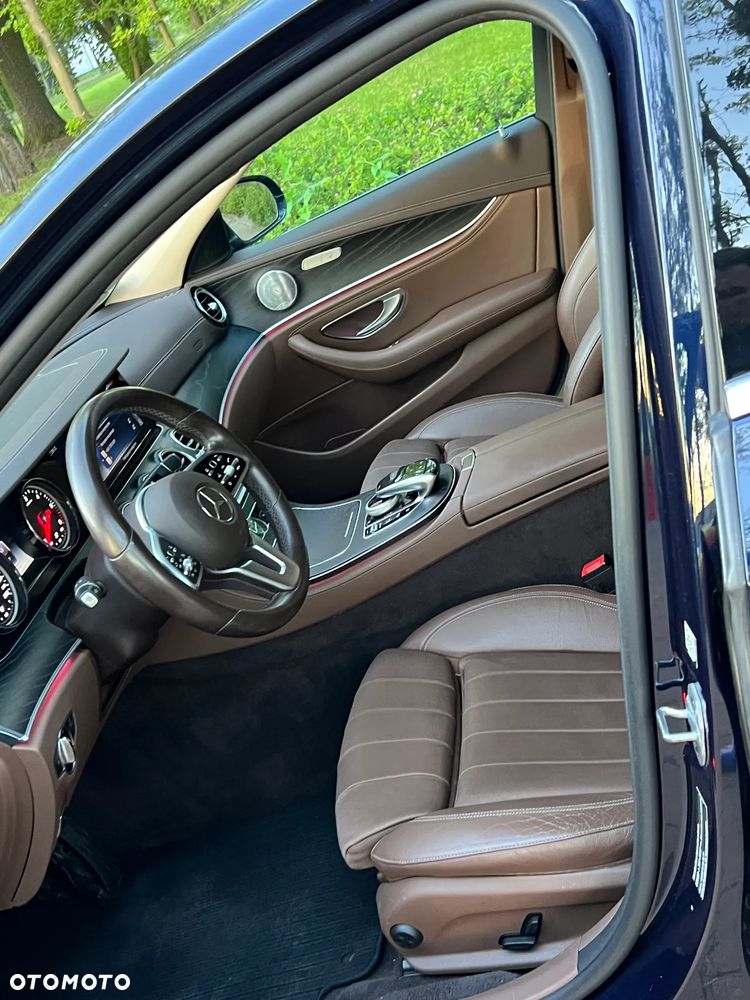 Mercedes-Benz Klasa E 220 d T 9G-TRONIC Exclusive - 14