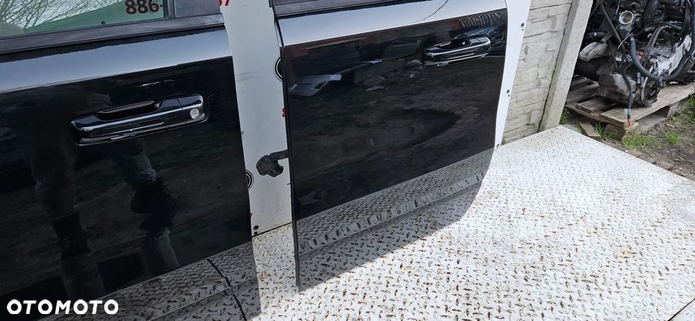 RAM 1500 V 5  2019- Big Horn KRÓTKI QUAD CAB 1,5 Drzwi przód lewy Drzwi przednie lewe Drzwi tył lewy Drzwi tylne lewe KOMPLETNE KOLOR PXJ - 25