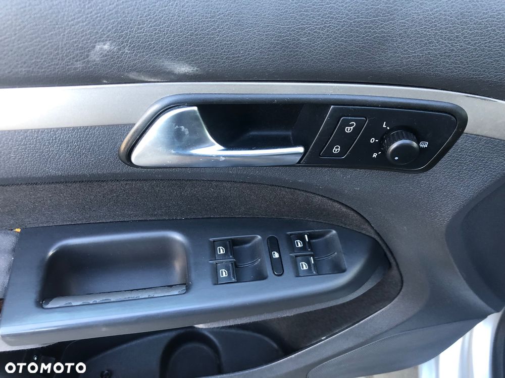 Volkswagen Touran 2.0 TDI DPF Highline - 18
