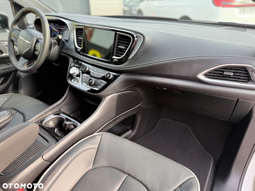 Chrysler Pacifica - 25