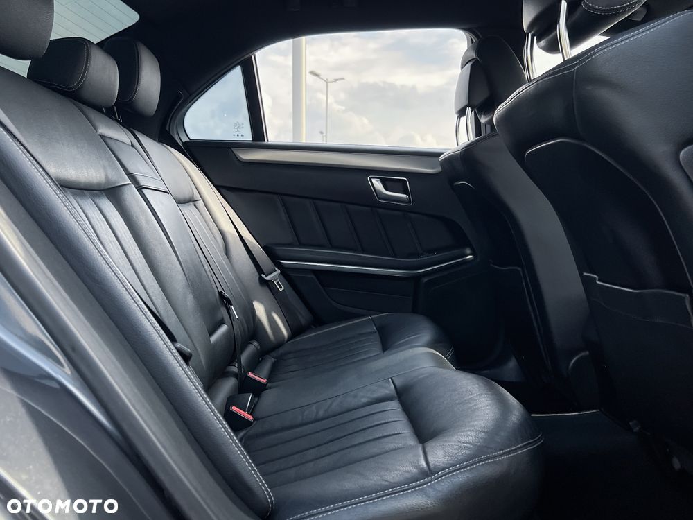 Mercedes-Benz Klasa E 220 CDI DPF BlueEFFICIENCY 7G-TRONIC Avantgarde - 31