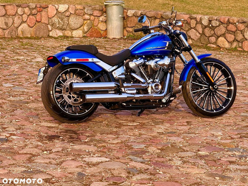 Harley-Davidson Softail Breakout - 20