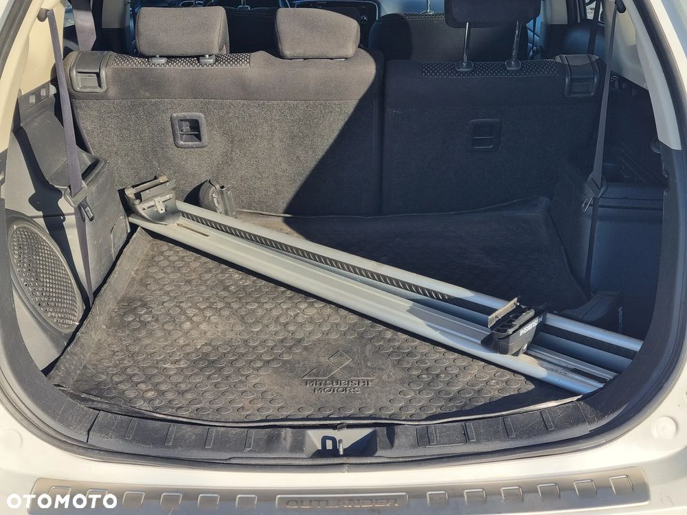 Mitsubishi Outlander 2.2 DI-D Intense + SDA 4WD - 7