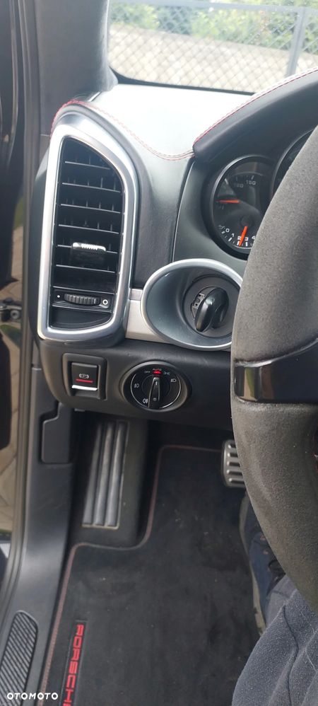 Porsche Cayenne - 22