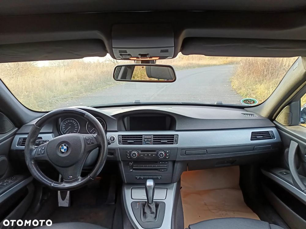 BMW Seria 3 325d DPF Touring - 12