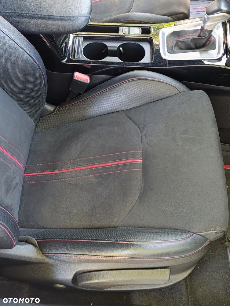 Kia ProCeed 1.6 T-GDI GT DCT - 14