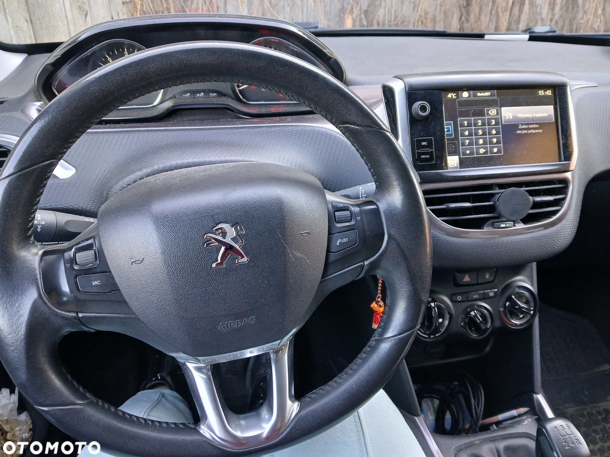 Peugeot 2008 1.6 e-HDi Style S&S - 4