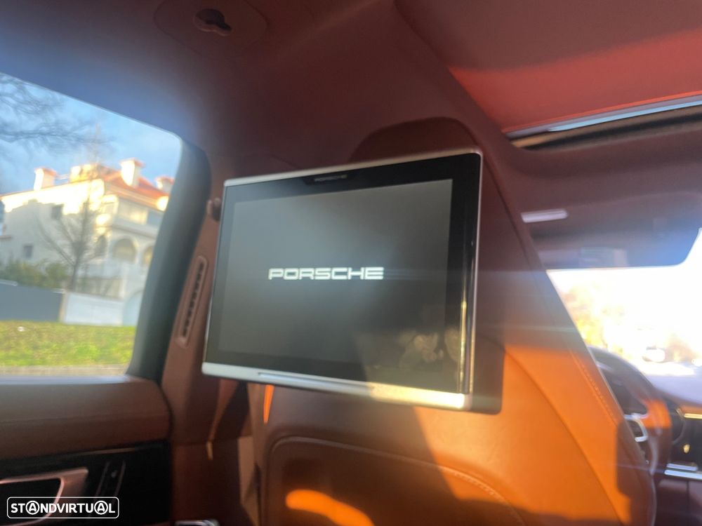 Porsche Panamera Sport Turismo 4 E-Hybrid 10 Years Edition - 26