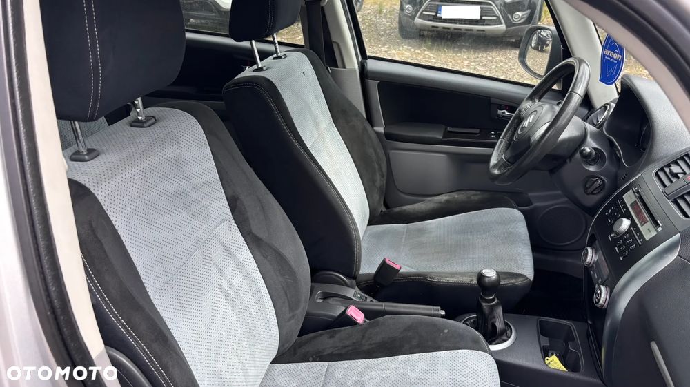 Suzuki SX4 1.6 Comfort - 23