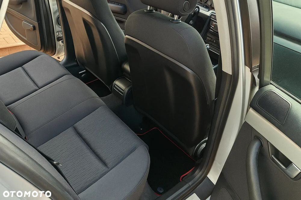 Audi A4 Limousine - 11