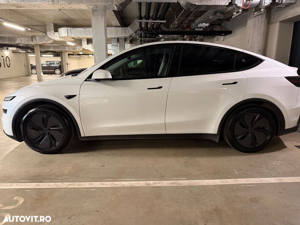 Tesla Model Y - 22