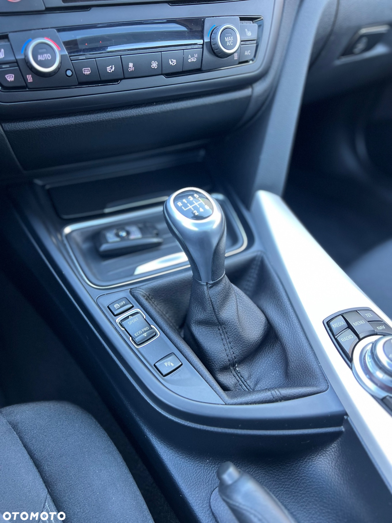 BMW Seria 3 318d DPF Touring Edition Exclusive - 14