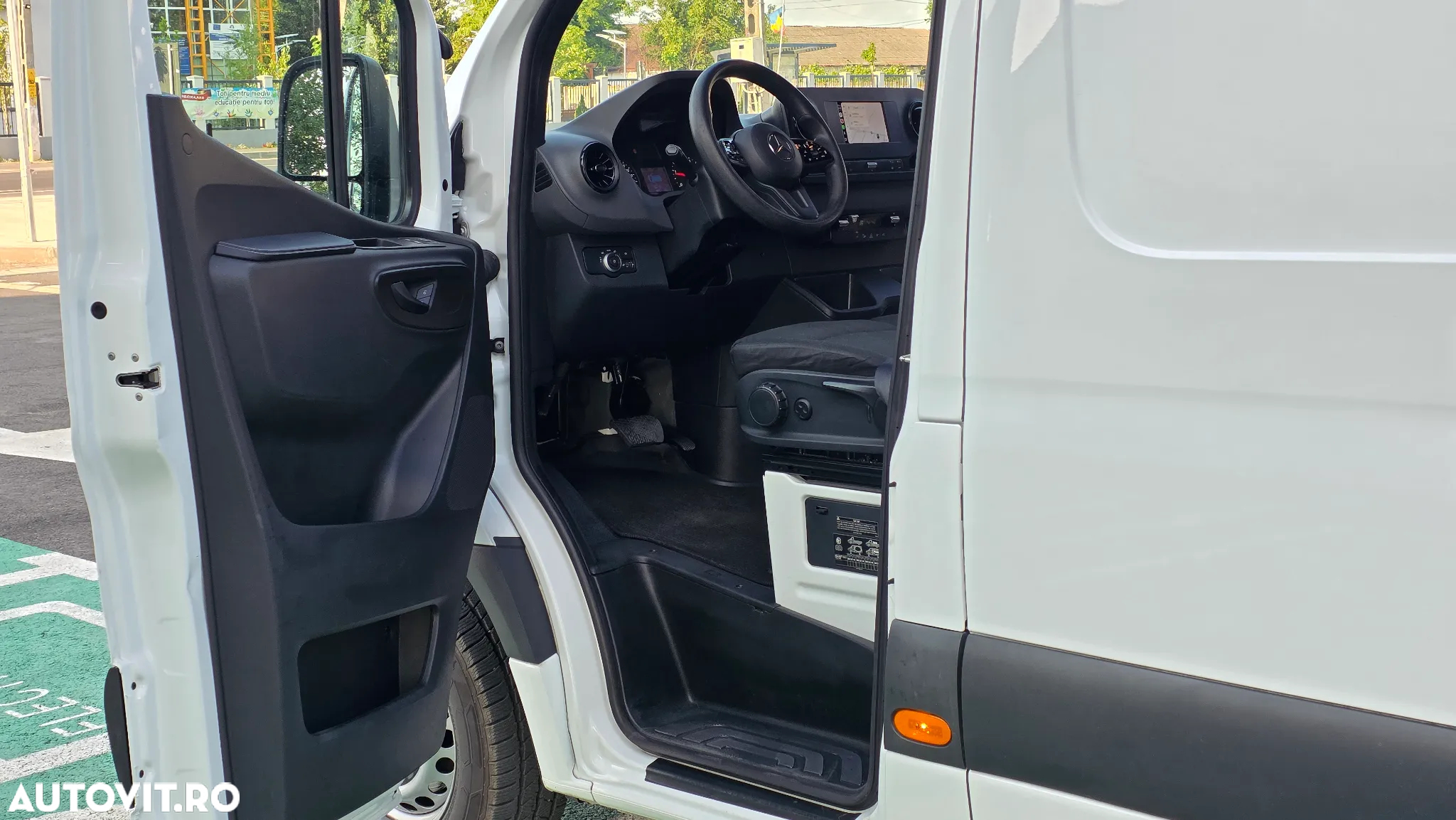Mercedes-Benz Sprinter - 12