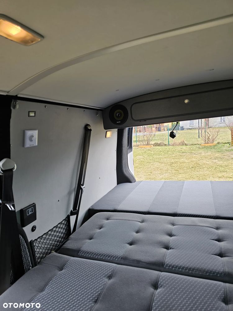 Volkswagen Caravelle - 19