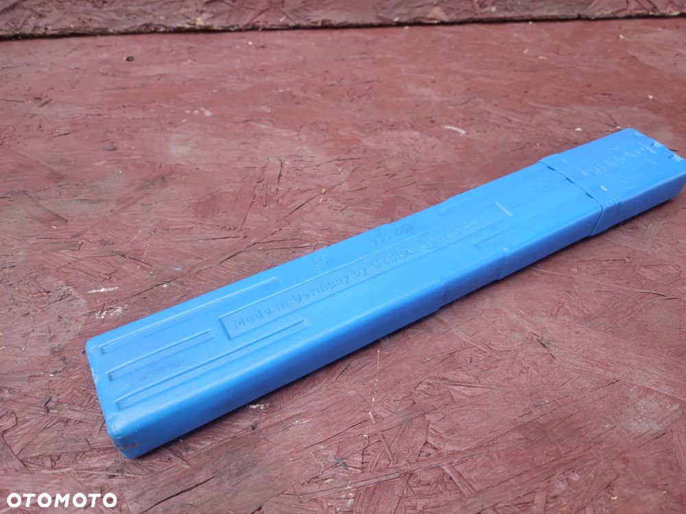 BMW E46 ORYGINALNY TRÓJKĄT OSTRZEGAWCZY + OSŁONA O NR. 1 095 457  OEM W BARDZO DOBRYM STANIE - 1