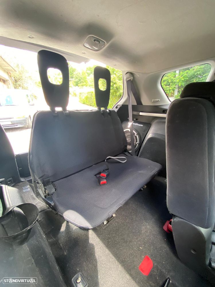Mitsubishi Outlander 2.0 DI-D SW 4WD - 35