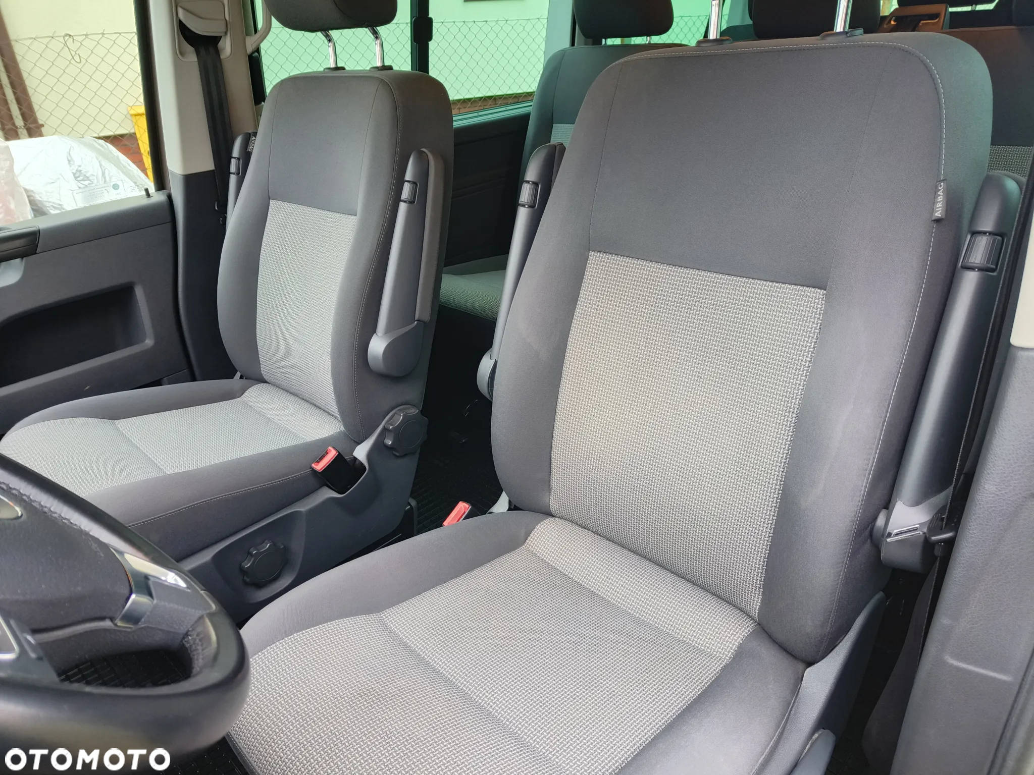 Volkswagen Caravelle - 13
