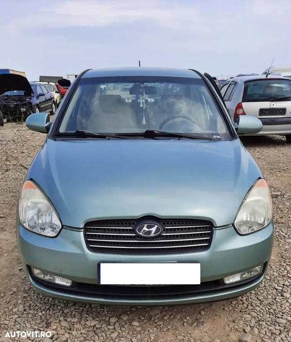 Dezmembrez Hyundai Accent
