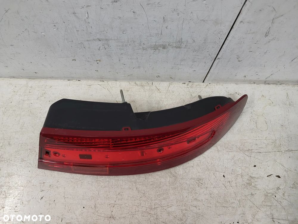 Aston Martin DB9 DBS lampa prawa tylnia tył - 2