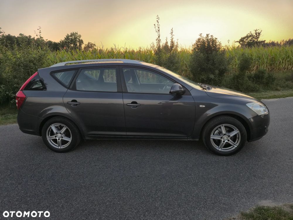 Kia Ceed - 11