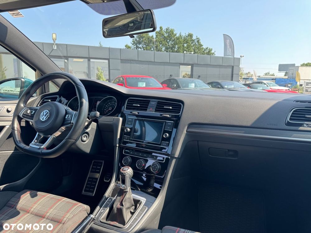 Volkswagen Golf - 16