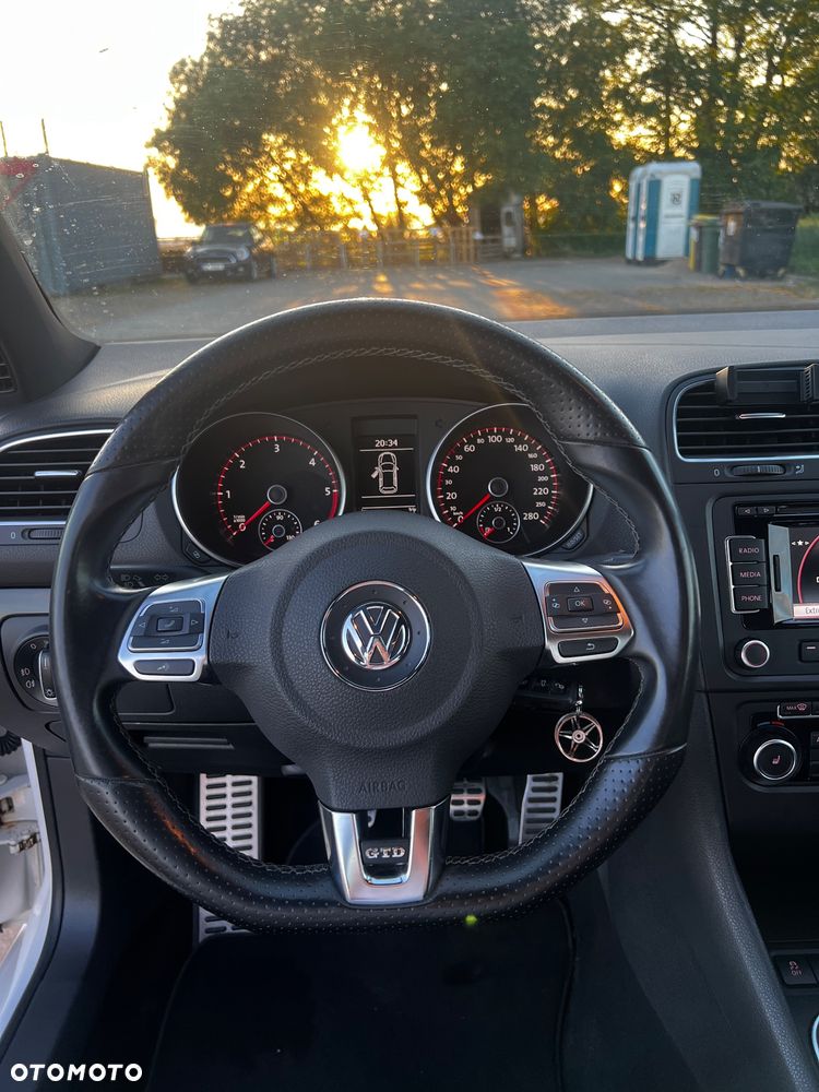 Volkswagen Golf - 10