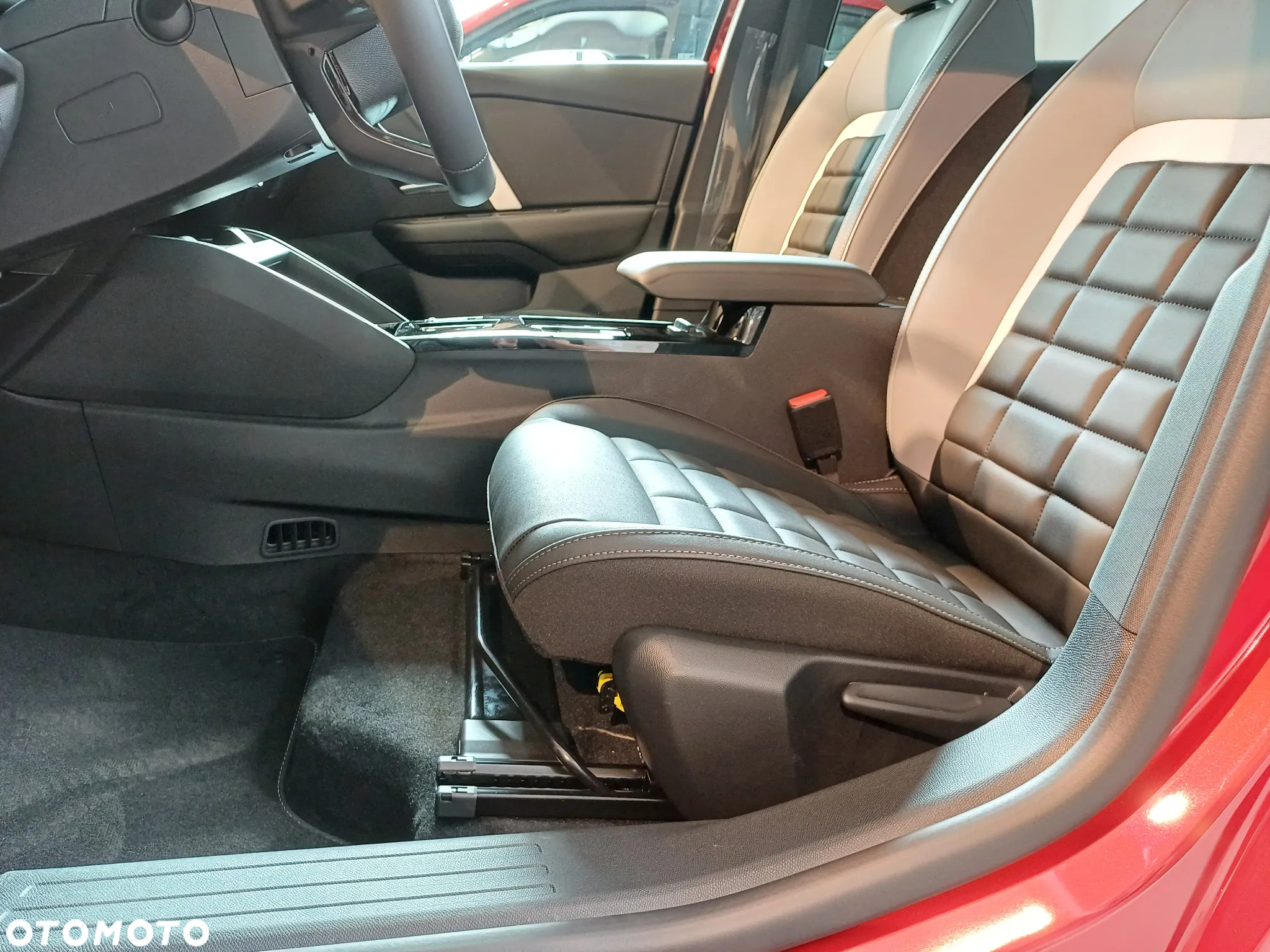 Citroën C4X 1.2 mHEV Max eDCT6 - 12