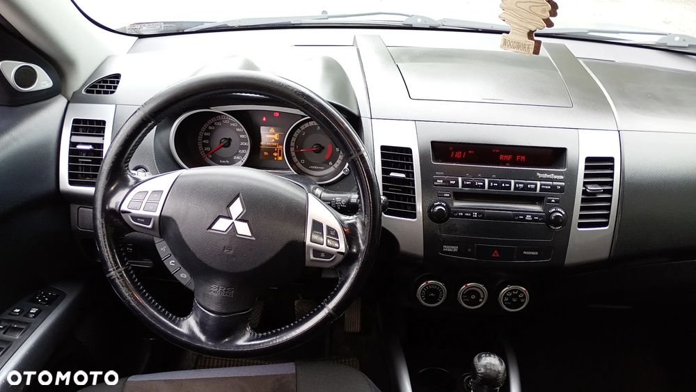 Mitsubishi Outlander - 10