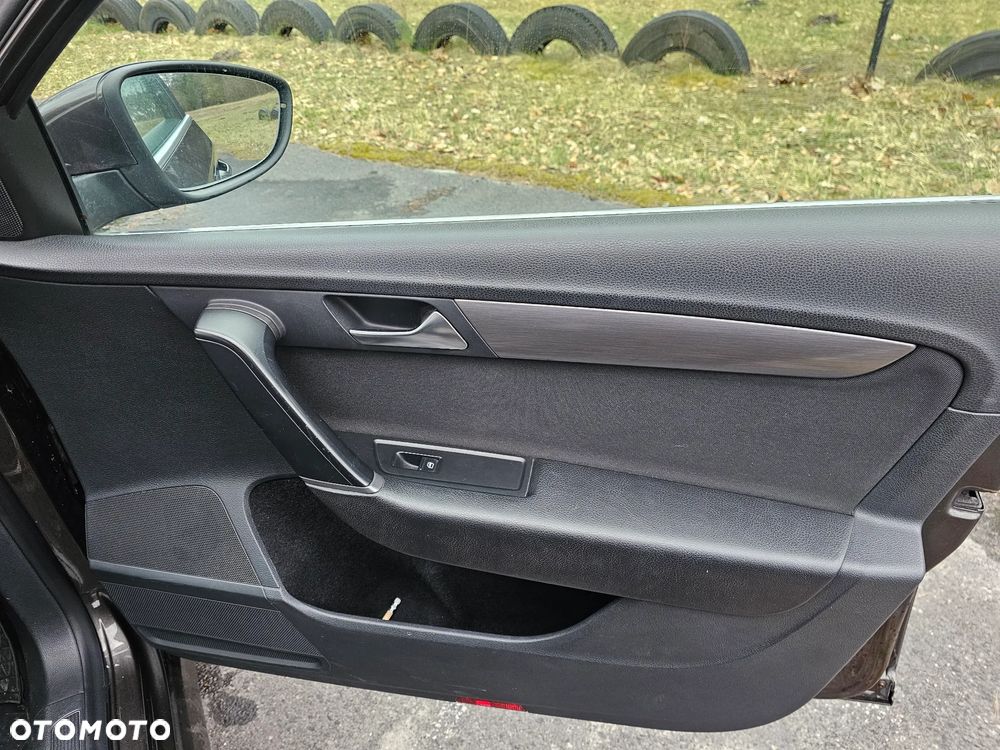 Volkswagen Passat 2.0 TDI Highline - 12