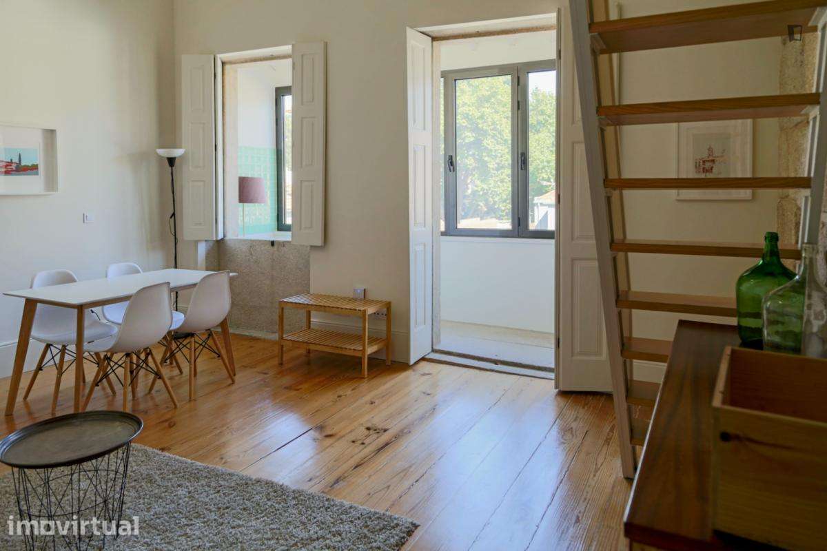 Apartamento com 2 quartos - localizado em Miragaia Porto - Grande imagem: 2/25