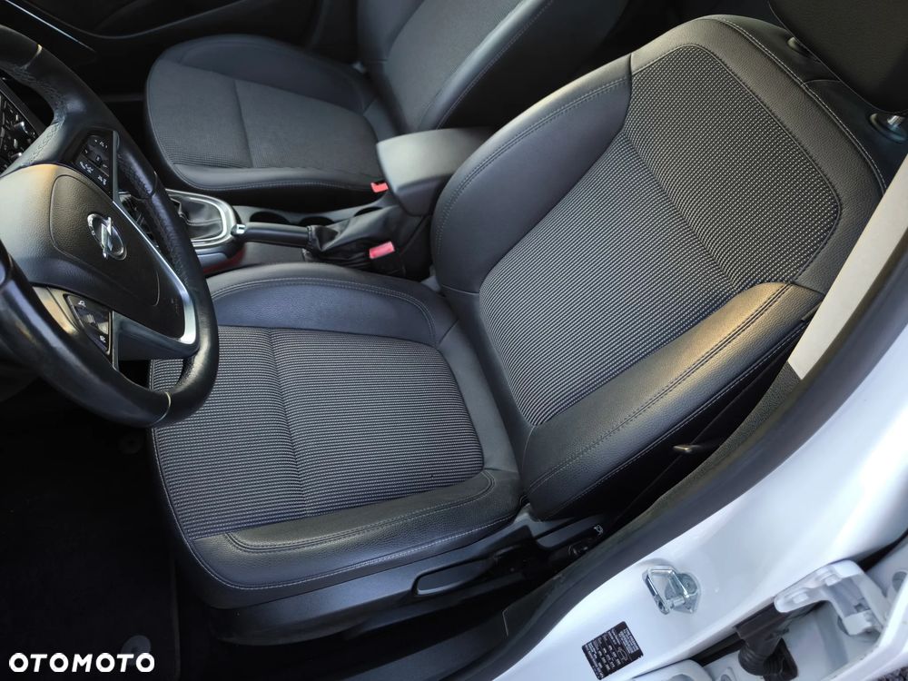 Opel Astra 1.6 T Cosmo - 24