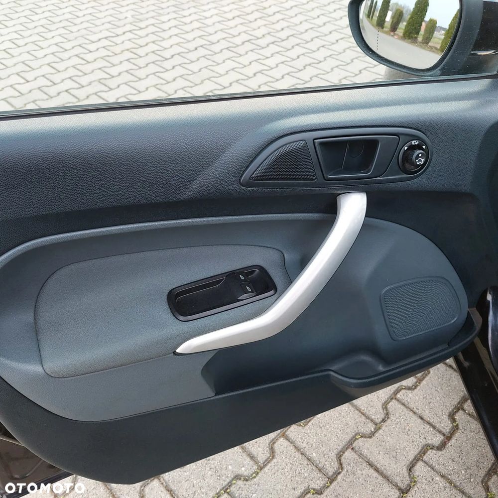 Ford Fiesta 1.25 Titanium EU5 - 19