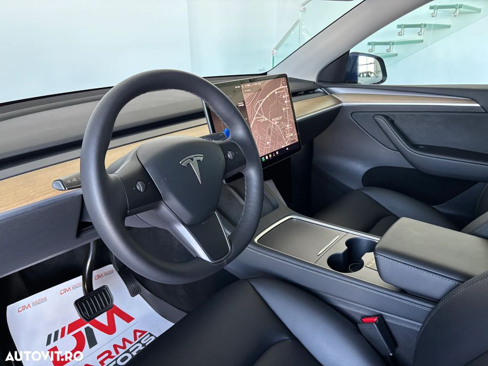 Tesla Model Y - 9
